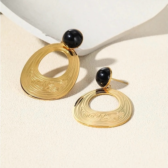 ◾️18K Gold Plated Vintage Black Stone Earrings - Picture 3 of 7